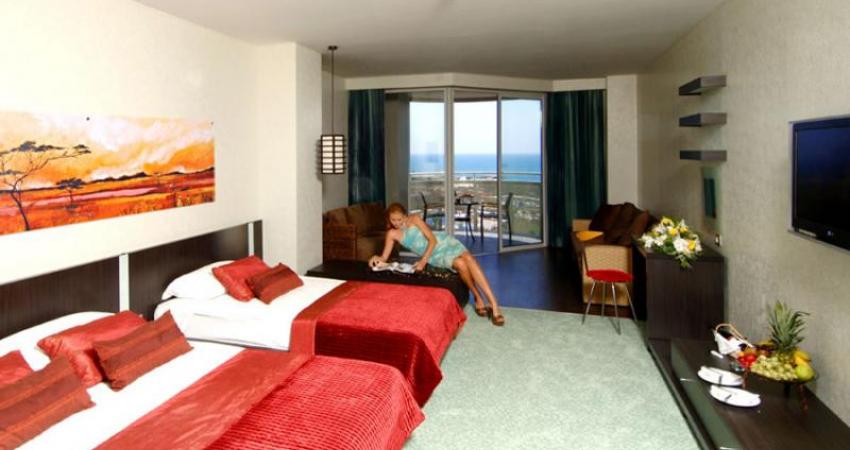 LiMAK LARA DE LUXE HOTEL & RESORT