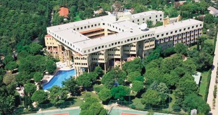 CORiNTHiA EXCELCiSOR HOTEL