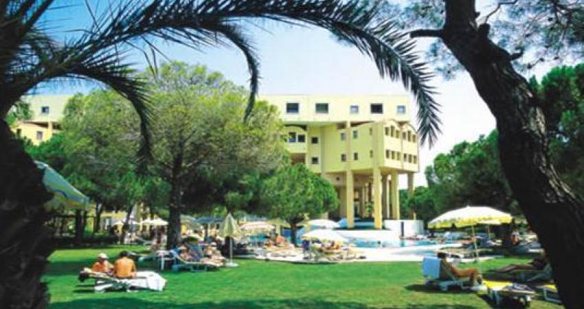 CORiNTHiA EXCELCiSOR HOTEL