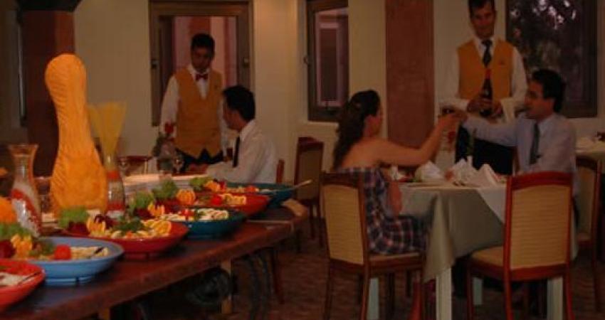CORiNTHiA EXCELCiSOR HOTEL