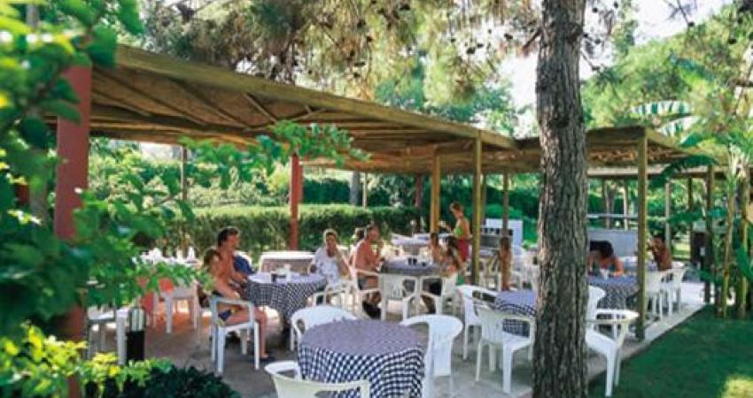 CORiNTHiA EXCELCiSOR HOTEL
