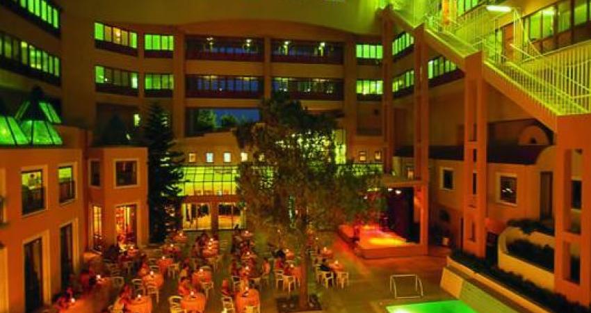 CORiNTHiA EXCELCiSOR HOTEL