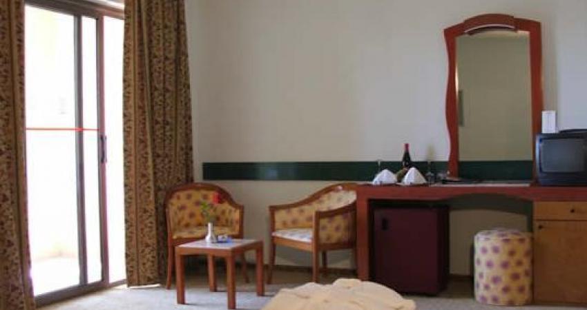 CORiNTHiA EXCELCiSOR HOTEL